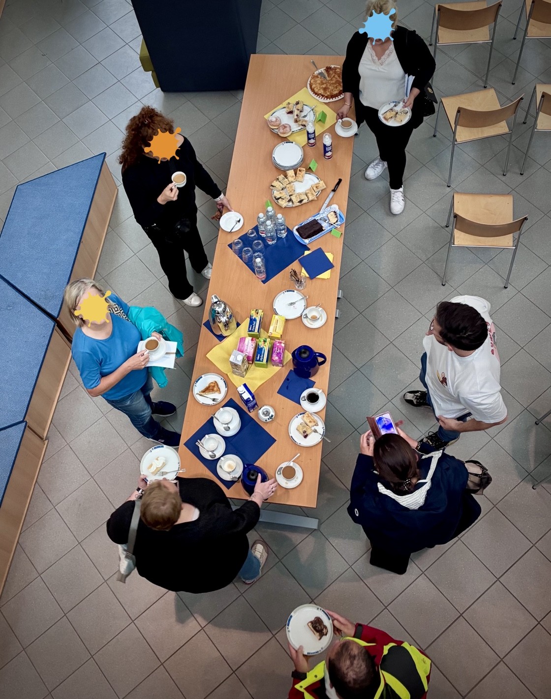 Eltern und Lehkräfte am Elterncafé